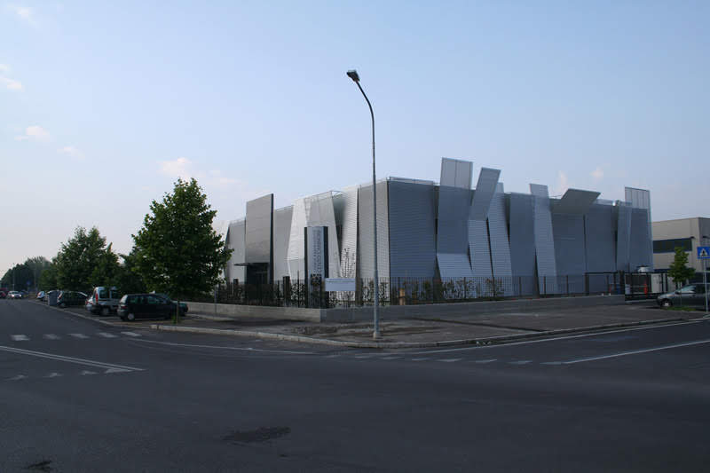 Centro Radiologico di Alessandria: facciate e frangisole, vista esterna